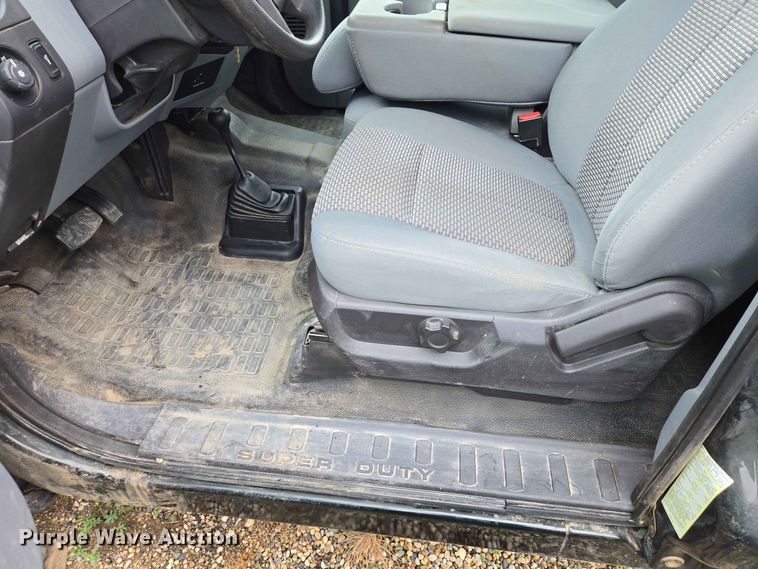 image for item ER1732 2012 Ford F350 Super Duty Ext. Cab pickup truck cab and chassis