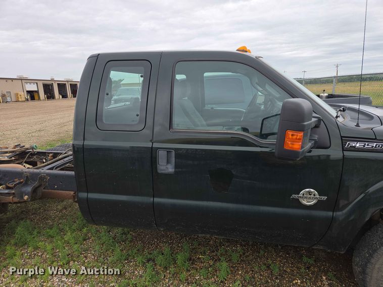 image for item ER1732 2012 Ford F350 Super Duty Ext. Cab pickup truck cab and chassis