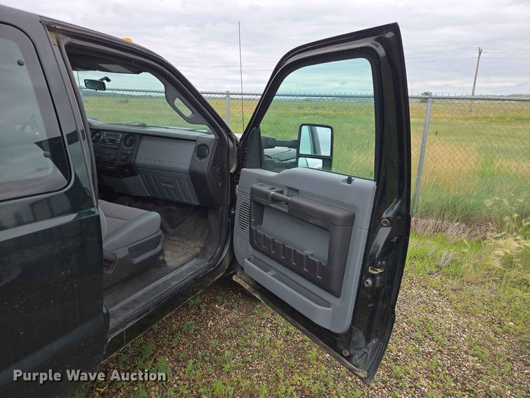 image for item ER1732 2012 Ford F350 Super Duty Ext. Cab pickup truck cab and chassis