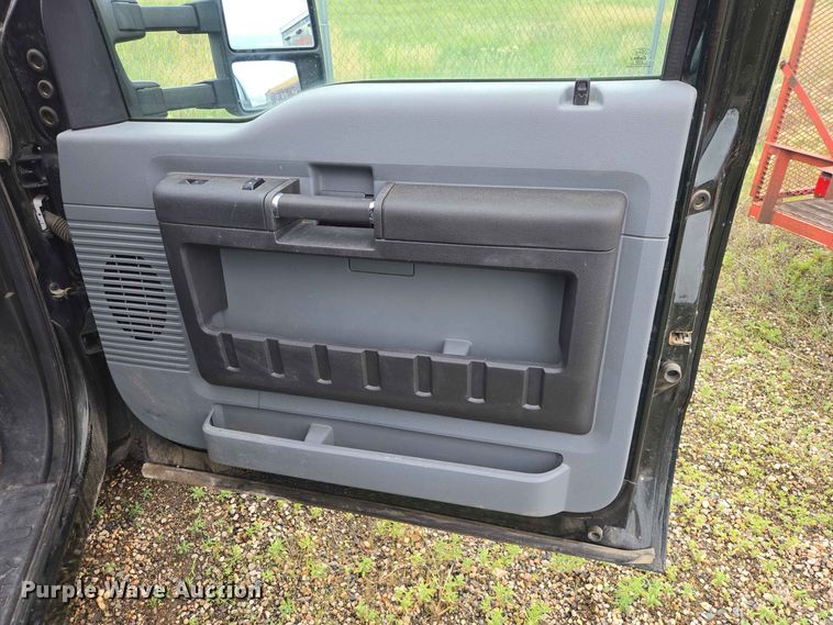 image for item ER1732 2012 Ford F350 Super Duty Ext. Cab pickup truck cab and chassis
