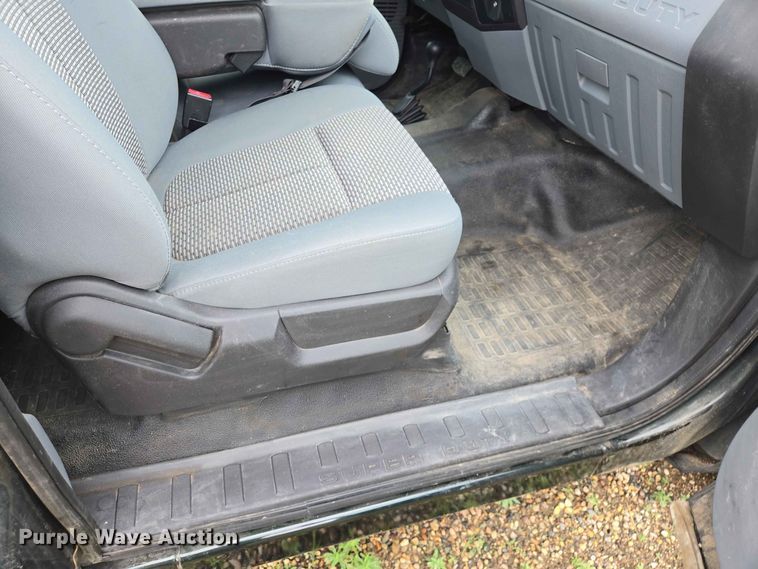 image for item ER1732 2012 Ford F350 Super Duty Ext. Cab pickup truck cab and chassis