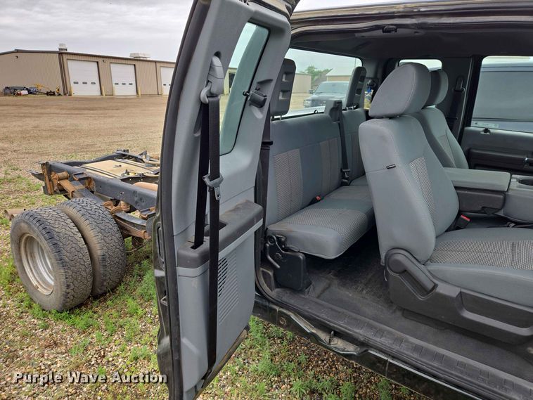 image for item ER1732 2012 Ford F350 Super Duty Ext. Cab pickup truck cab and chassis