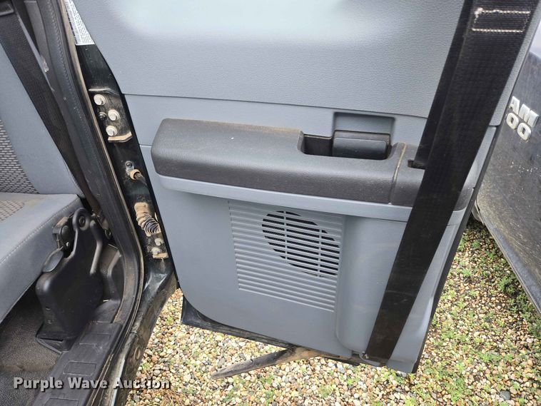 image for item ER1732 2012 Ford F350 Super Duty Ext. Cab pickup truck cab and chassis