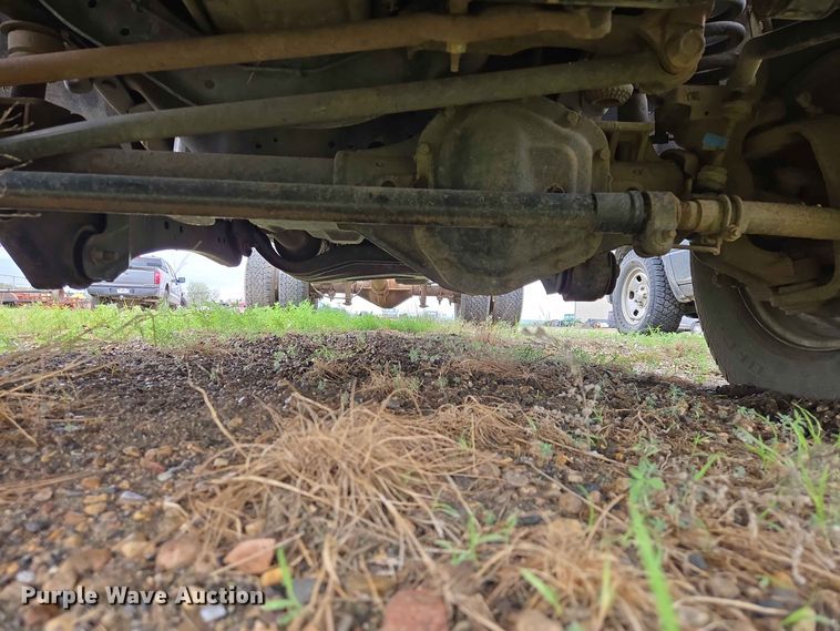 image for item ER1732 2012 Ford F350 Super Duty Ext. Cab pickup truck cab and chassis