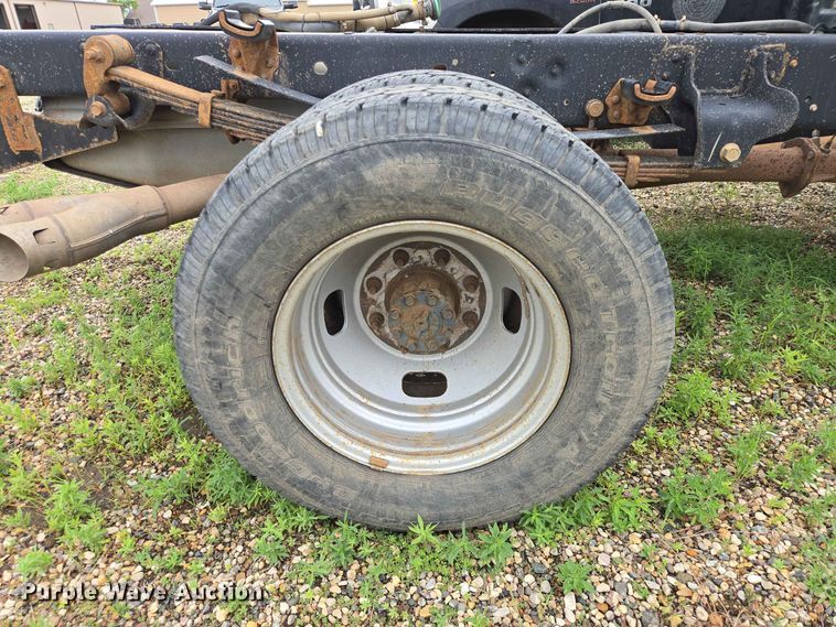 image for item ER1732 2012 Ford F350 Super Duty Ext. Cab pickup truck cab and chassis