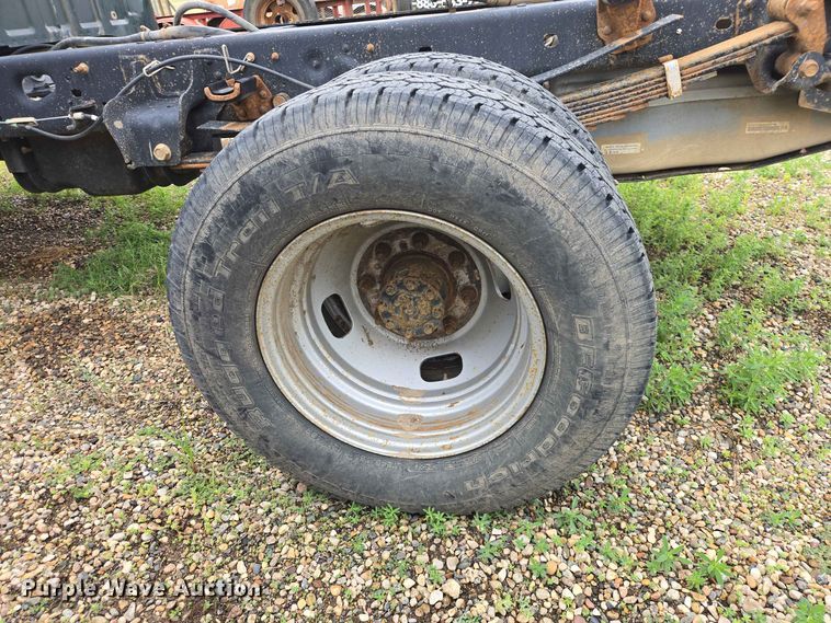 image for item ER1732 2012 Ford F350 Super Duty Ext. Cab pickup truck cab and chassis