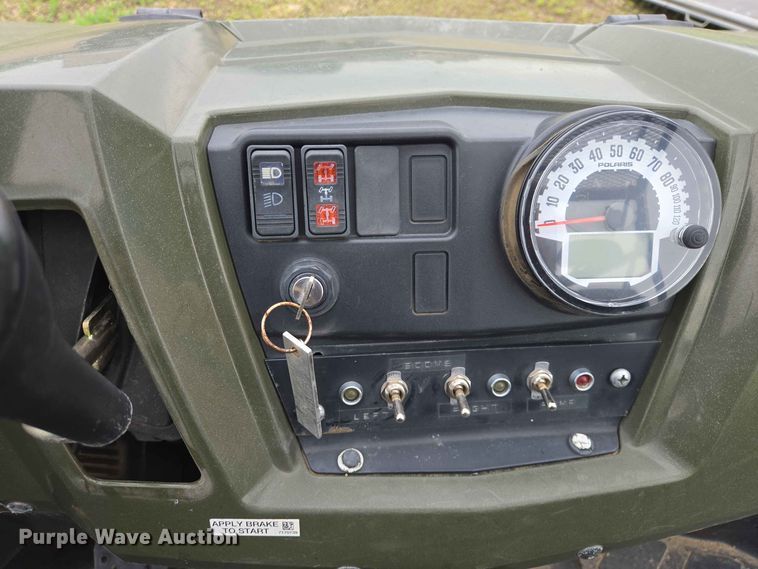 image for item ER1733 2011 Polaris Ranger 800 utility vehicle