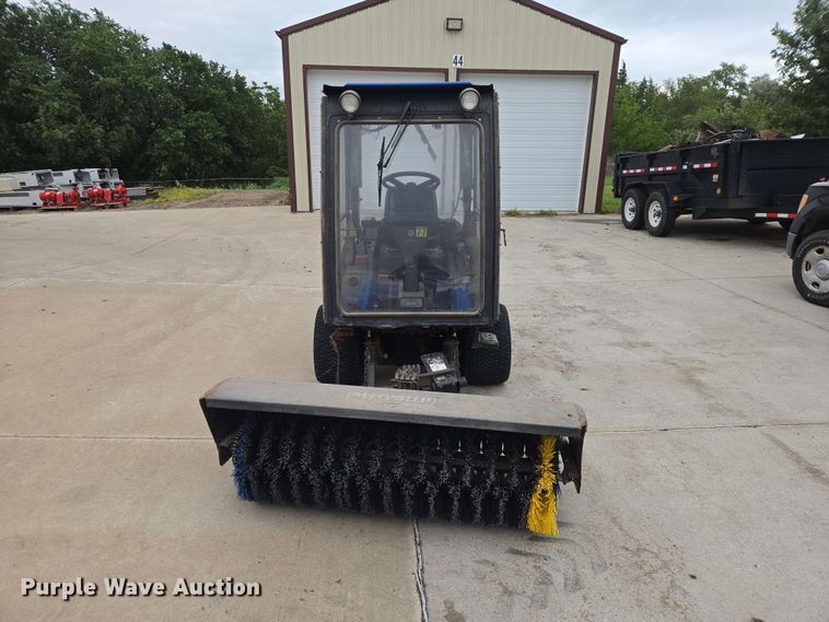 image for item ER1739 2002 New Holland MC28 broom