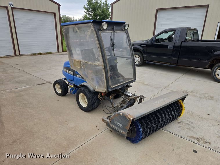 image for item ER1739 2002 New Holland MC28 broom