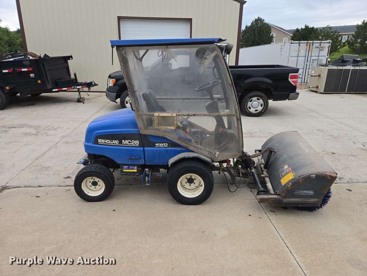 image for item ER1739 2002 New Holland MC28 broom