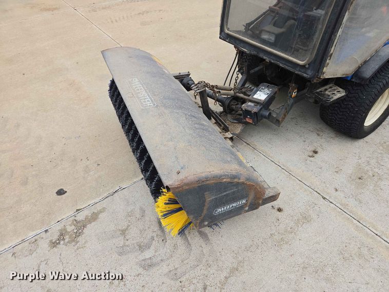 image for item ER1739 2002 New Holland MC28 broom
