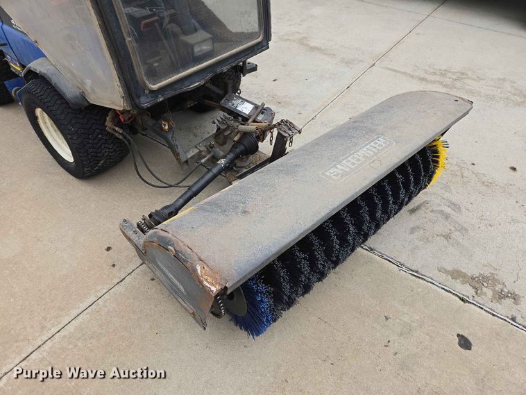 image for item ER1739 2002 New Holland MC28 broom