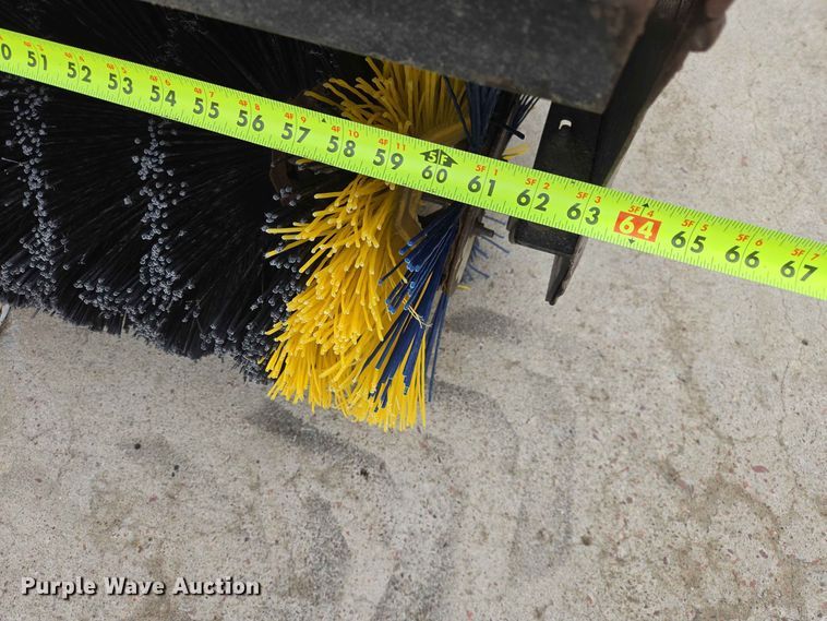 image for item ER1739 2002 New Holland MC28 broom