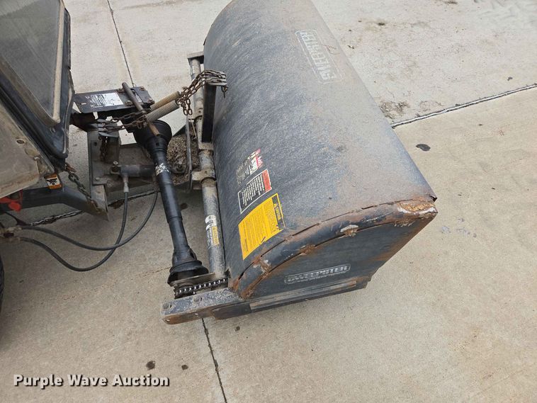 image for item ER1739 2002 New Holland MC28 broom