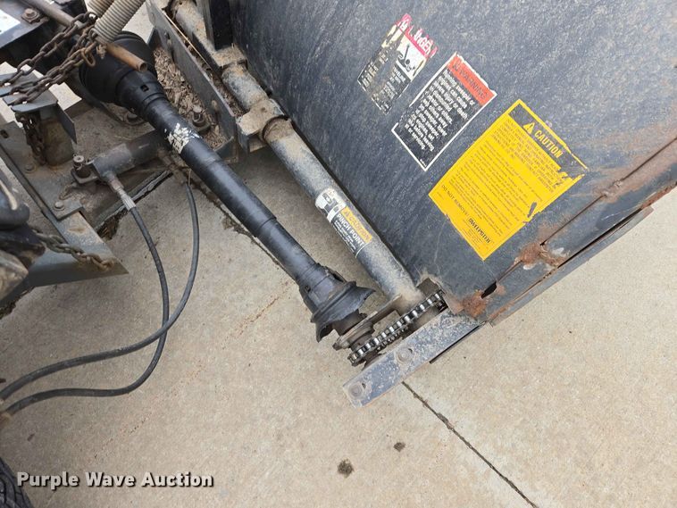 image for item ER1739 2002 New Holland MC28 broom