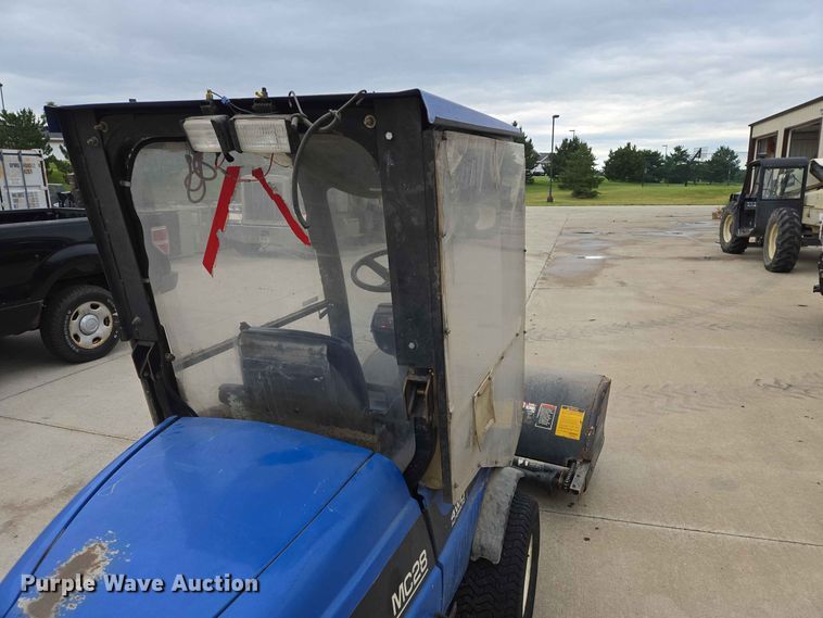 image for item ER1739 2002 New Holland MC28 broom