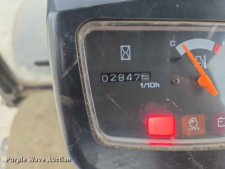 image for item ER1739 2002 New Holland MC28 broom