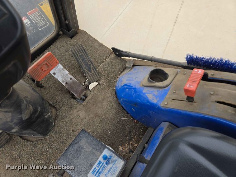 image for item ER1739 2002 New Holland MC28 broom