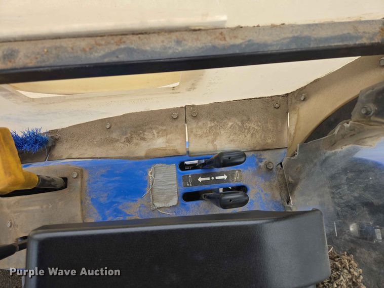 image for item ER1739 2002 New Holland MC28 broom