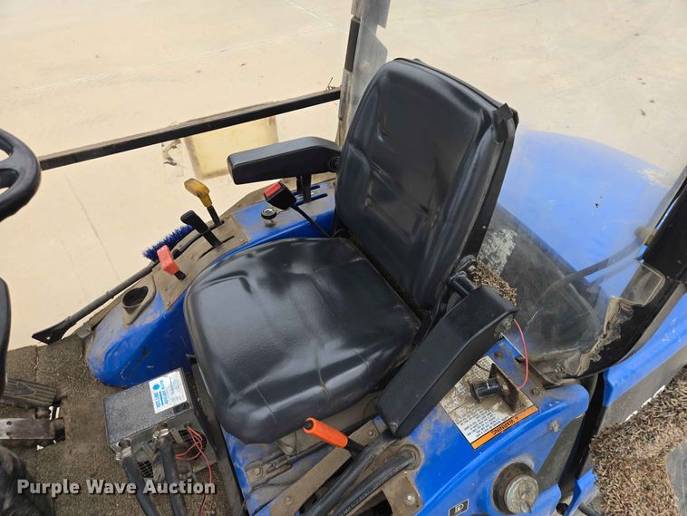 image for item ER1739 2002 New Holland MC28 broom