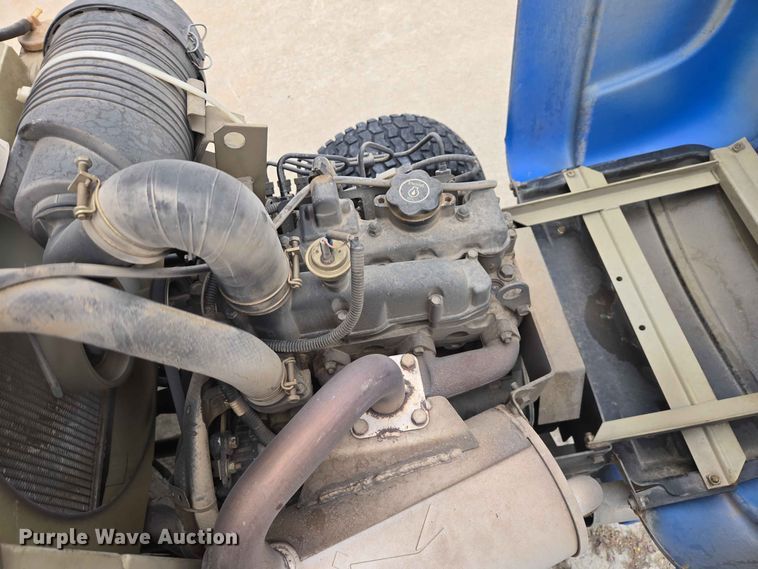 image for item ER1739 2002 New Holland MC28 broom