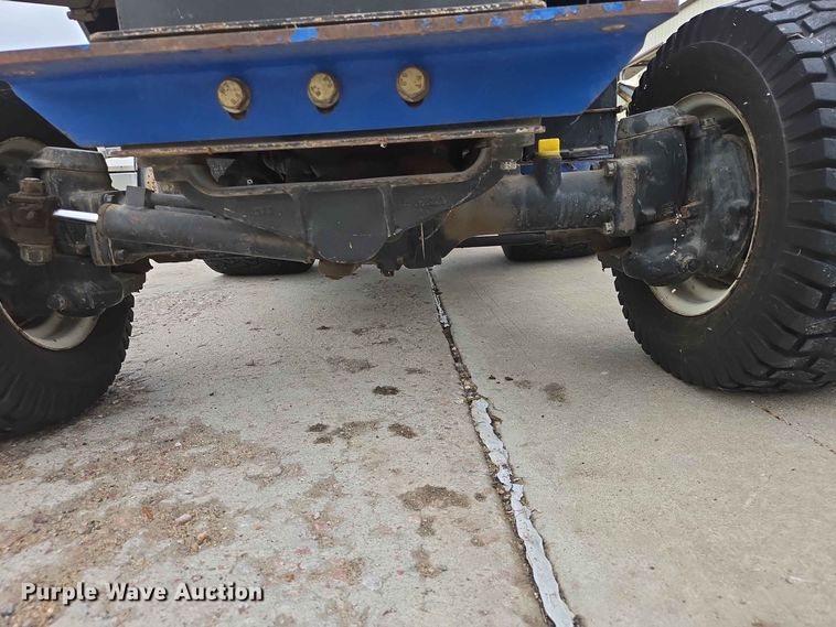 image for item ER1739 2002 New Holland MC28 broom