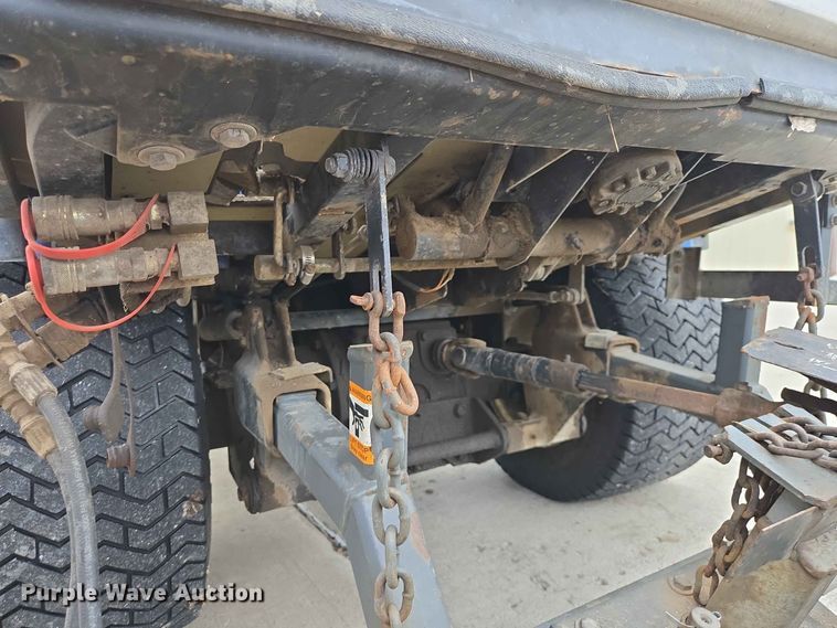 image for item ER1739 2002 New Holland MC28 broom