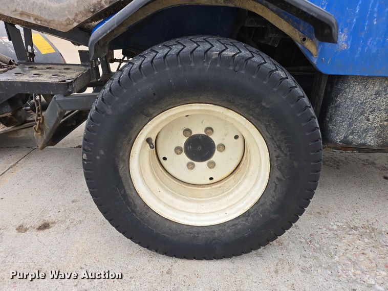 image for item ER1739 2002 New Holland MC28 broom