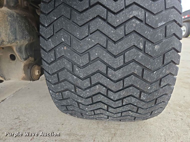 image for item ER1739 2002 New Holland MC28 broom