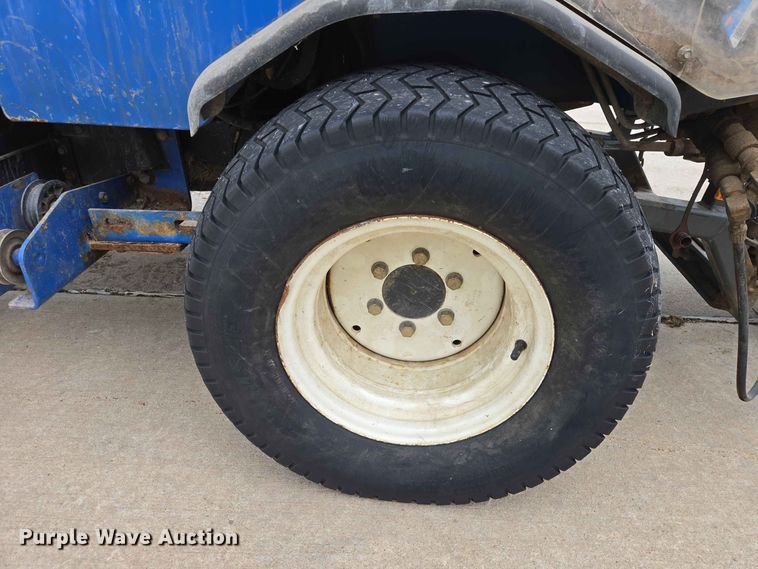 image for item ER1739 2002 New Holland MC28 broom