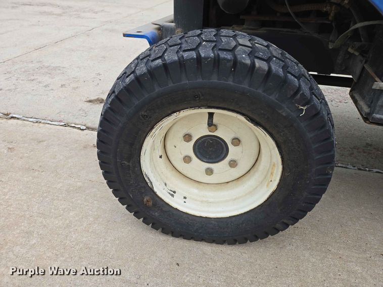 image for item ER1739 2002 New Holland MC28 broom