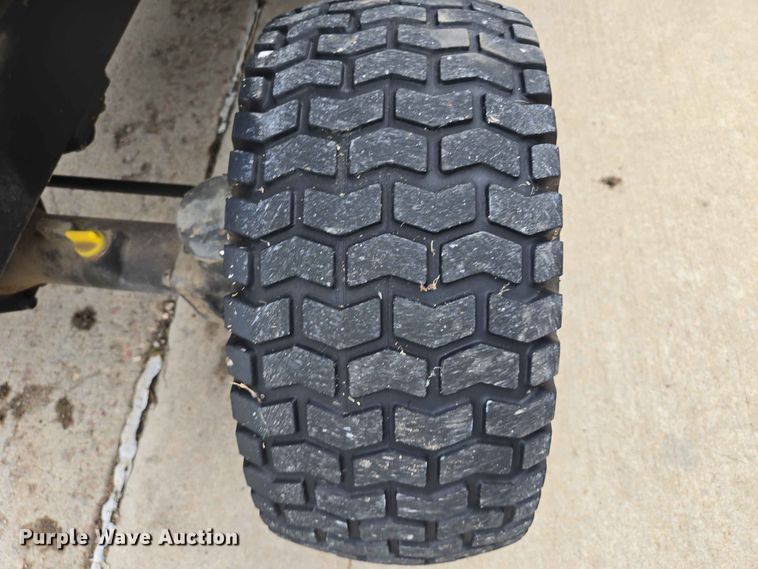 image for item ER1739 2002 New Holland MC28 broom