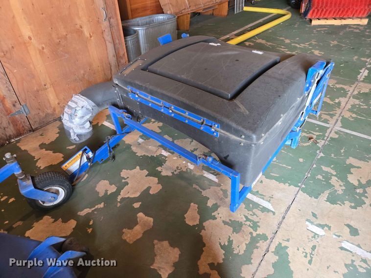 image for item ER1739 2002 New Holland MC28 broom