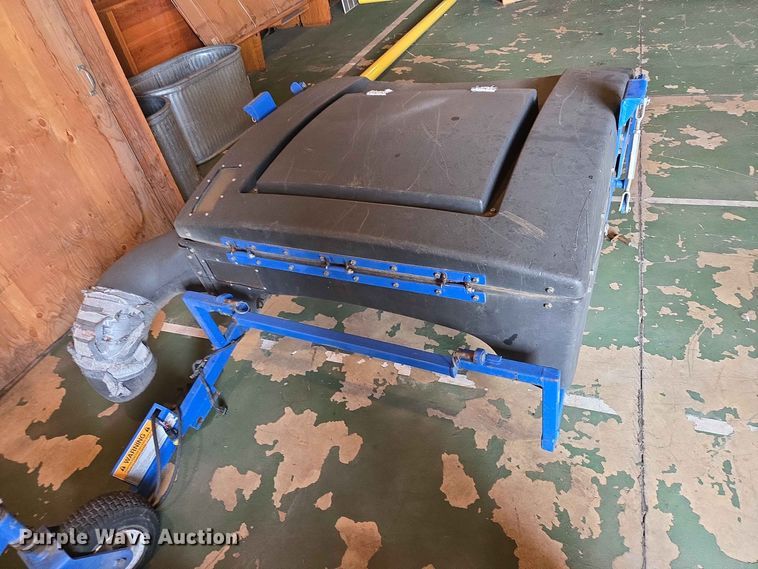 image for item ER1739 2002 New Holland MC28 broom