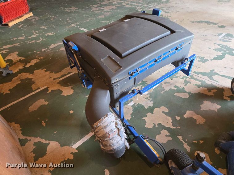 image for item ER1739 2002 New Holland MC28 broom