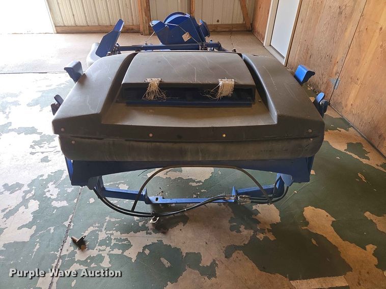image for item ER1739 2002 New Holland MC28 broom