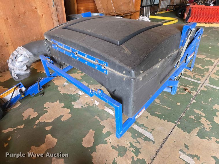image for item ER1739 2002 New Holland MC28 broom