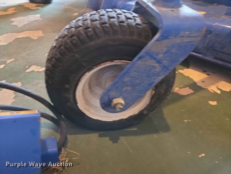 image for item ER1739 2002 New Holland MC28 broom