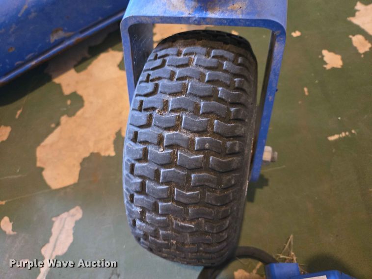 image for item ER1739 2002 New Holland MC28 broom