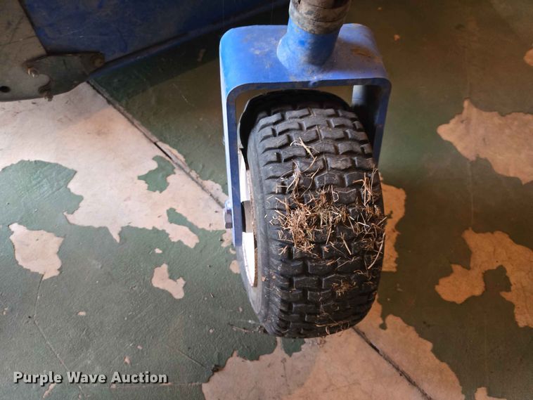 image for item ER1739 2002 New Holland MC28 broom
