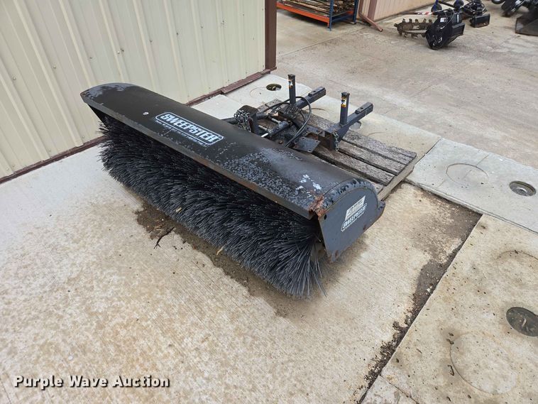 image for item ER1739 2002 New Holland MC28 broom