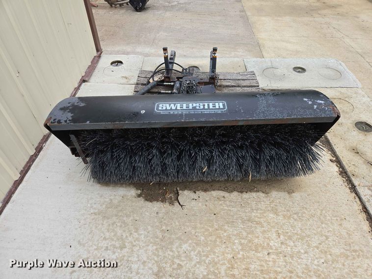 image for item ER1739 2002 New Holland MC28 broom