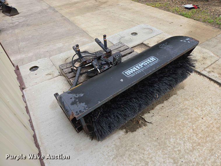 image for item ER1739 2002 New Holland MC28 broom