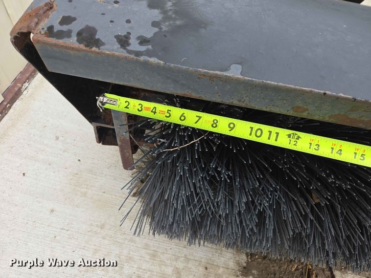 image for item ER1739 2002 New Holland MC28 broom