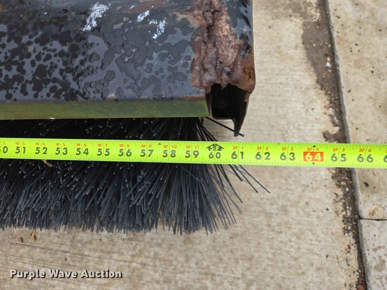 image for item ER1739 2002 New Holland MC28 broom
