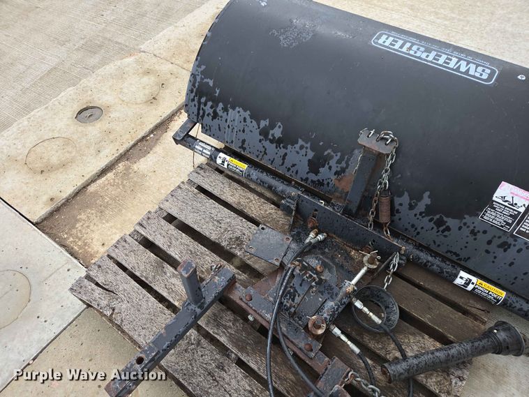image for item ER1739 2002 New Holland MC28 broom