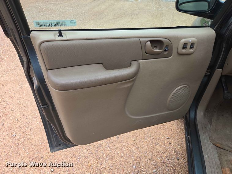 image for item ER1751 2003 Dodge Caravan van