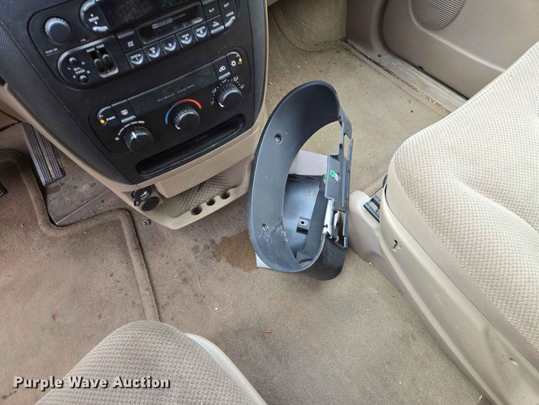 image for item ER1751 2003 Dodge Caravan van