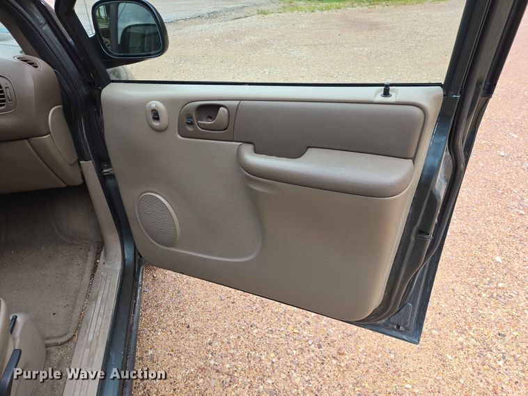 image for item ER1751 2003 Dodge Caravan van