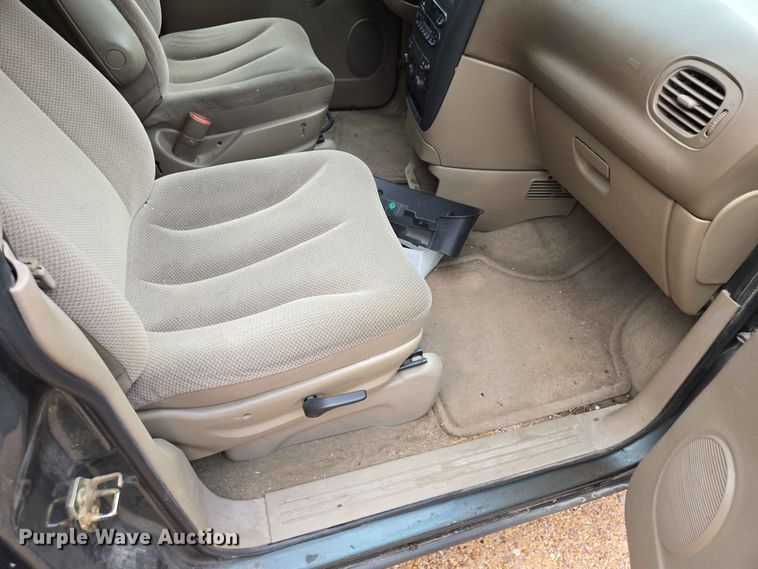 image for item ER1751 2003 Dodge Caravan van